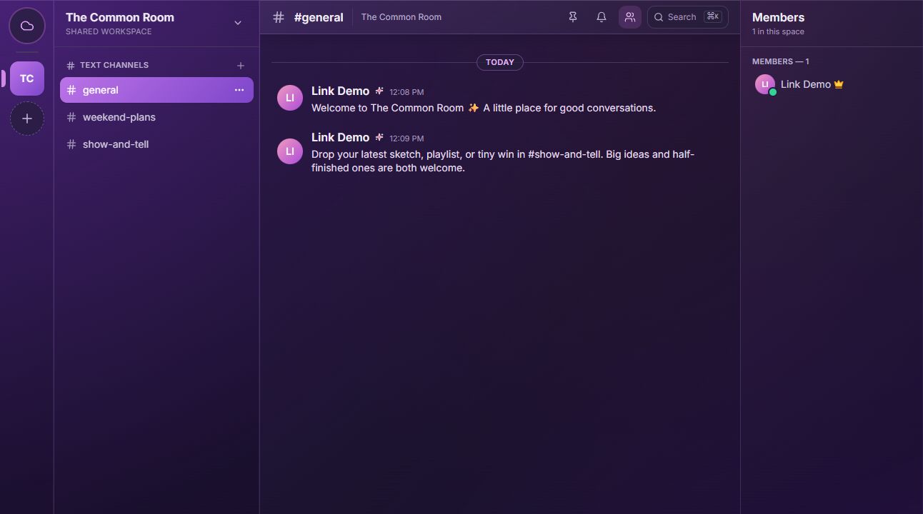 Link’s Common Room demo server, with channels, sample messages, and a member list.